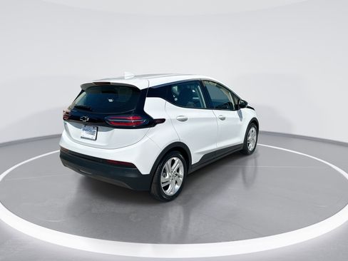 Used 2023 Chevrolet Bolt LT w/ Driver Confidence Package FWD image 9