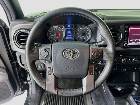 Used 2020 Toyota Tacoma TRD Off-Road w/ Technology Package AWD/4WD image 13