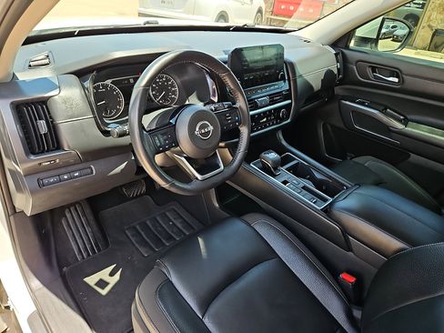 Used 2022 Nissan Pathfinder SL FWD image 11