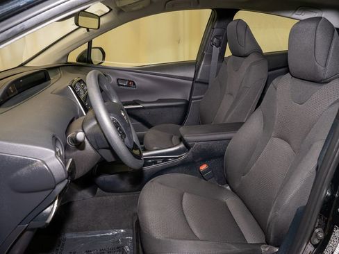 Used 2021 Toyota Prius LE image 10