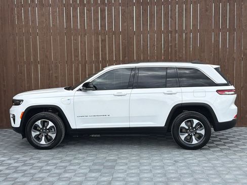 Used 2024 Jeep Grand Cherokee Limited 4xe w/ Luxury Tech Group II image 16