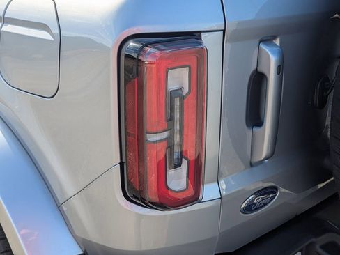 Used 2021 Ford Bronco Outer Banks image 10