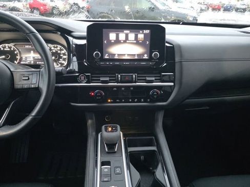 Used 2024 Nissan Pathfinder SV image 23