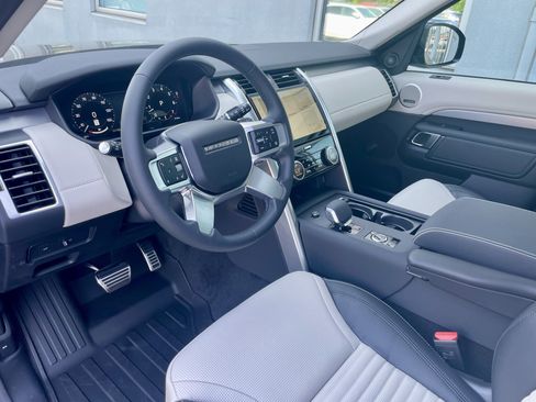 New 2026 Land Rover Discovery Limited Edition AWD/4WD image 13