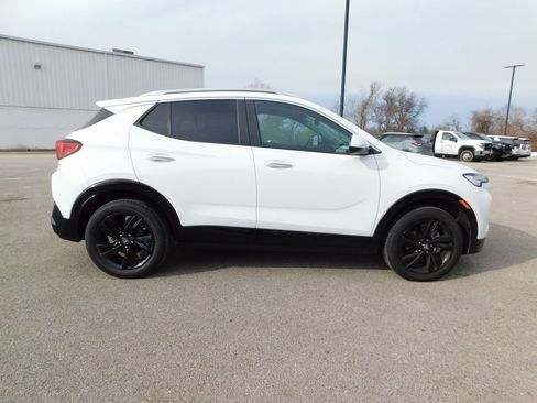 Used 2024 Buick Encore GX Sport Touring image 2