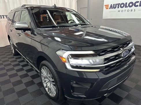 Used 2024 Ford Expedition Max Platinum AWD/4WD image 3