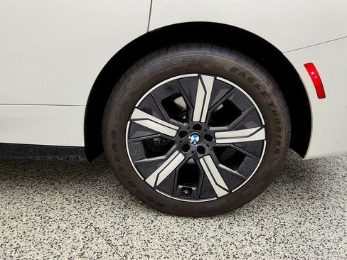 Used 2026 BMW iX xDrive45 w/ Premium Package AWD/4WD image 9