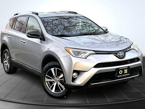 Used 2018 Toyota RAV4 XLE image 3