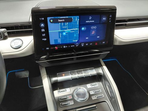 Used 2025 Lincoln Nautilus Premier image 28