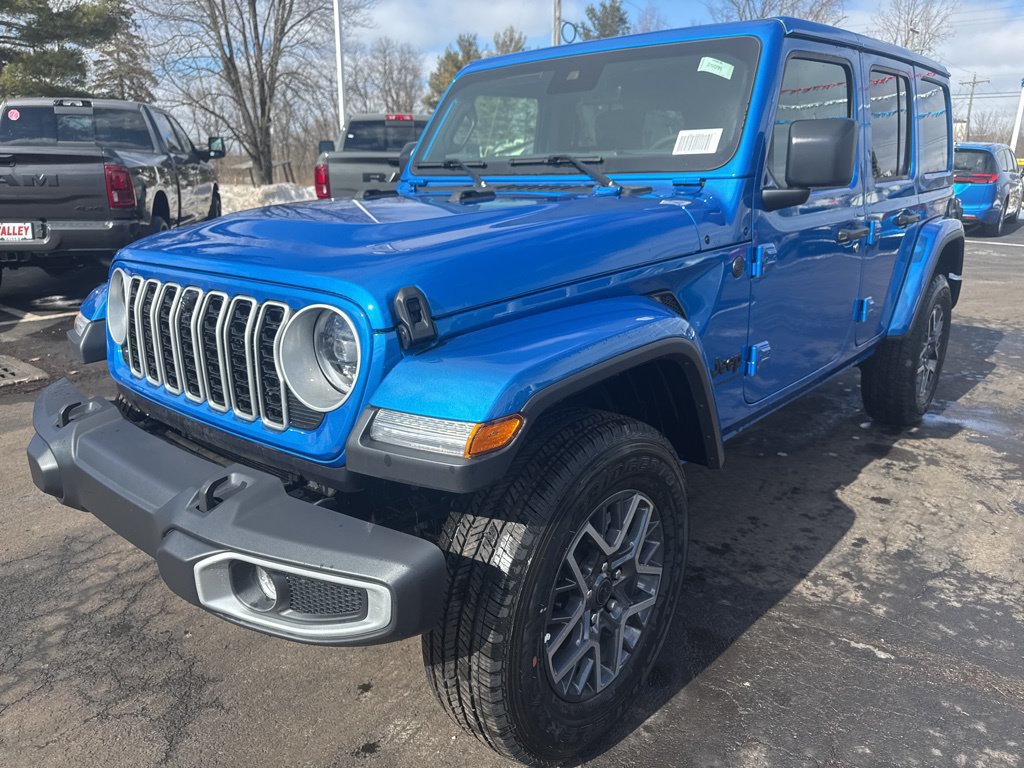 Used 2025 Jeep Wrangler Unlimited Sahara w/ Safety Group AWD/4WD image 7