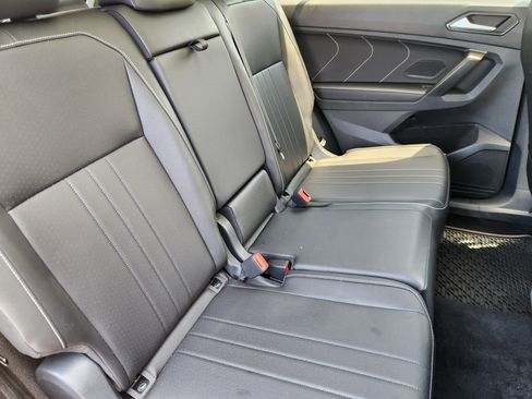 Certified 2023 Volkswagen Tiguan SE w/ Panoramic Sunroof Package FWD image 16