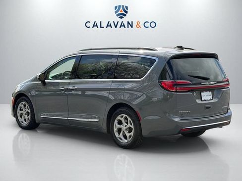 Used 2023 Chrysler Pacifica Limited FWD image 5