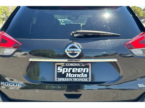 Used 2018 Nissan Rogue SL FWD image 15