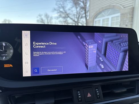 Used 2023 Lexus ES 300h Ultra Luxury image 3