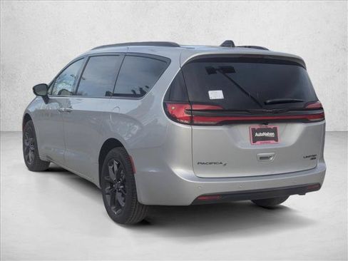 New 2026 Chrysler Pacifica Limited w/ S Appearance Package AWD/4WD image 9