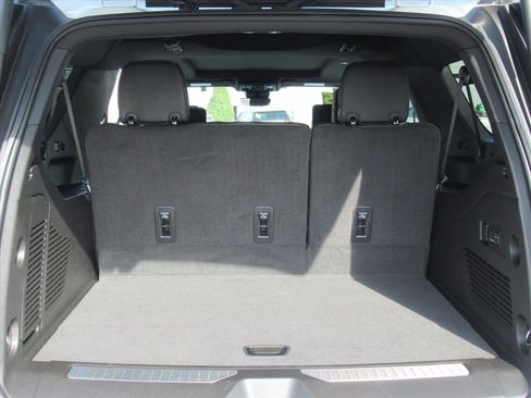 Used 2025 Chevrolet Suburban Premier image 36
