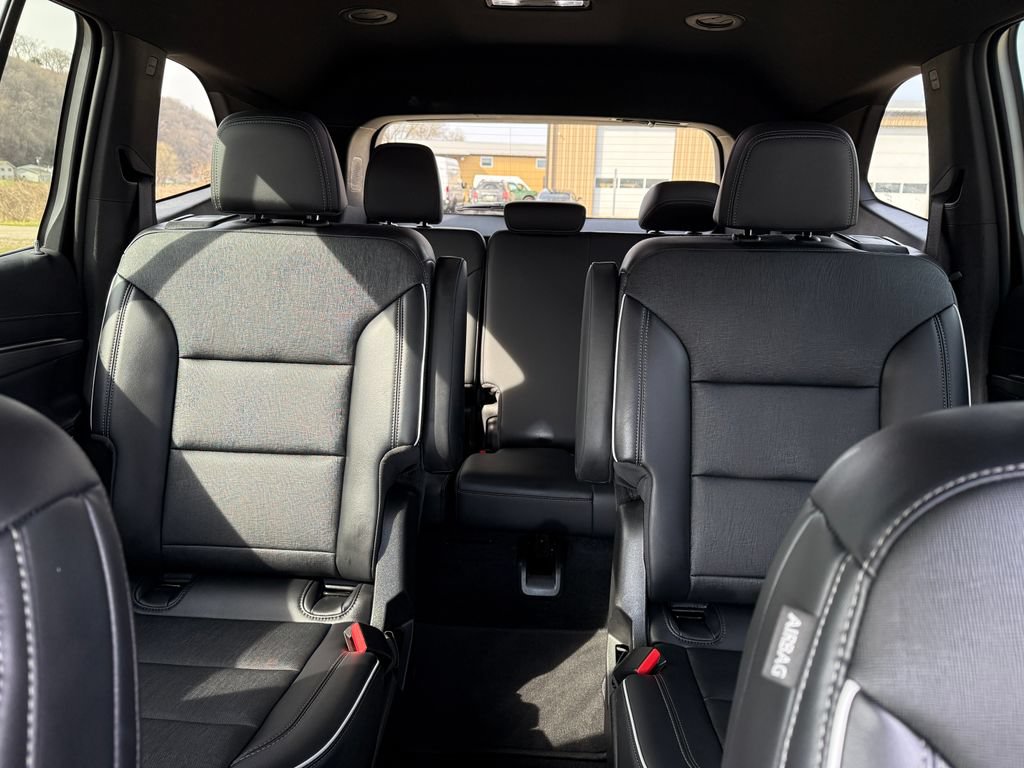 Used 2025 Buick Enclave Preferred AWD/4WD image 22