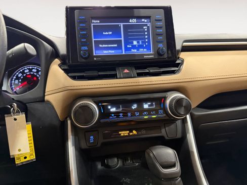 Used 2020 Toyota RAV4 LE w/ Carpet Mat Package FWD image 12