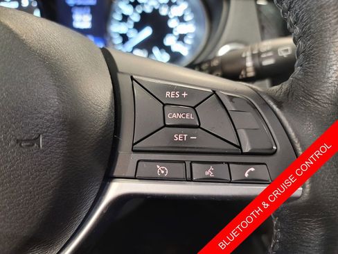 Used 2019 Nissan Rogue SV image 11