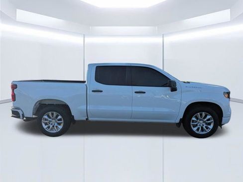 Used 2024 Chevrolet Silverado 1500 Custom image 2