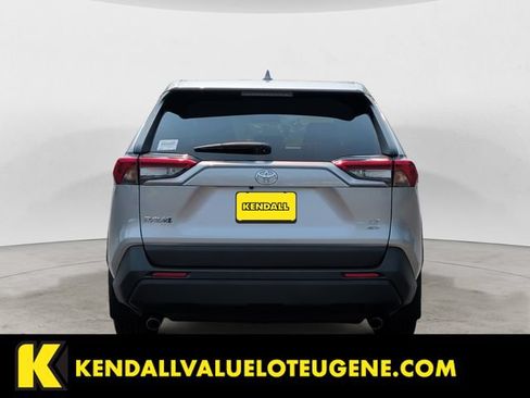Used 2022 Toyota RAV4 LE AWD/4WD image 6