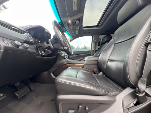 Used 2019 Chevrolet Suburban LT image 26
