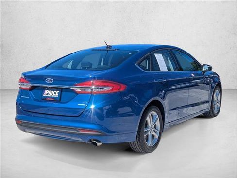 Used 2018 Ford Fusion SE w/ Fusion SE Technology Package FWD image 5