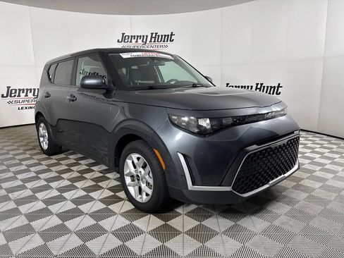 Used 2024 Kia Soul LX w/ Option Group 015 FWD image 3