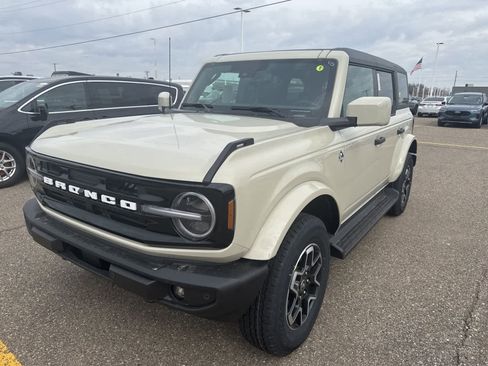 New 2026 Ford Bronco Outer Banks image 1