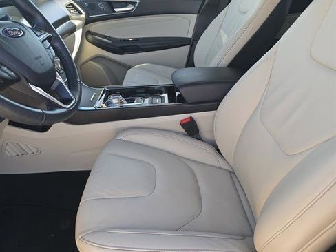 Used 2020 Ford Edge Titanium image 9