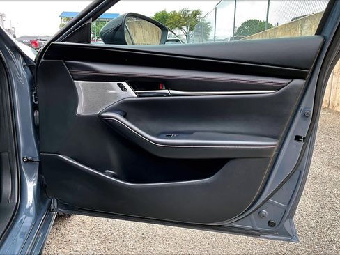 Used 2022 MAZDA MAZDA3 s image 23