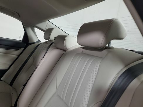 Used 2019 Honda Accord EX-L image 10