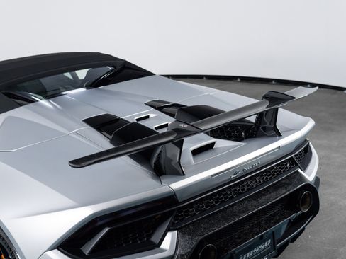 Used 2018 Lamborghini Huracan Performante AWD/4WD image 27