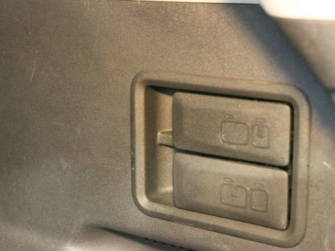 Used 2022 GMC Terrain SLT w/ Infotainment Package II AWD/4WD image 17