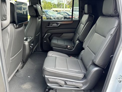 Used 2026 GMC Yukon XL Denali w/ Denali Reserve Package AWD/4WD image 31