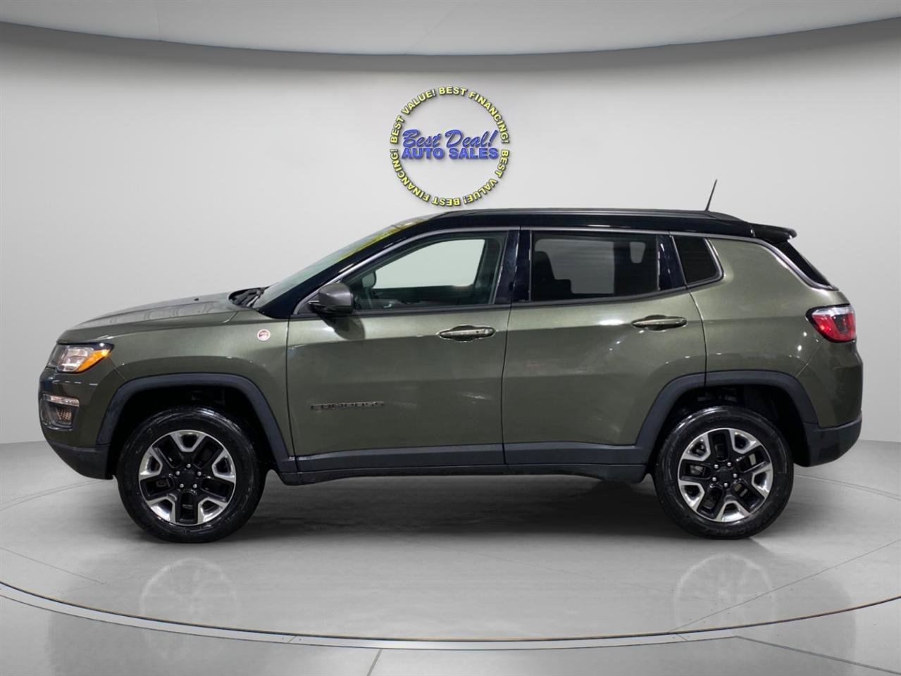 Used 2018 Jeep Compass Trailhawk w/ Cold Weather Group AWD/4WD image 2