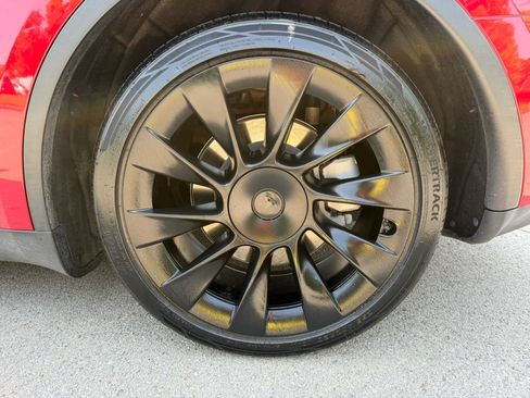 Used 2022 Tesla Model Y Long Range AWD/4WD image 12
