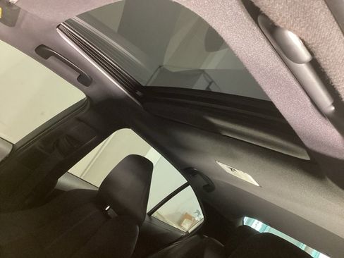 Used 2021 Toyota Corolla SE image 4