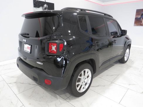 Used 2020 Jeep Renegade Latitude FWD image 4