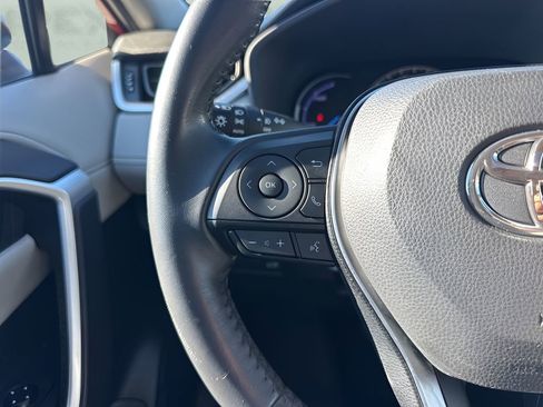 Used 2019 Toyota RAV4 Limited image 16