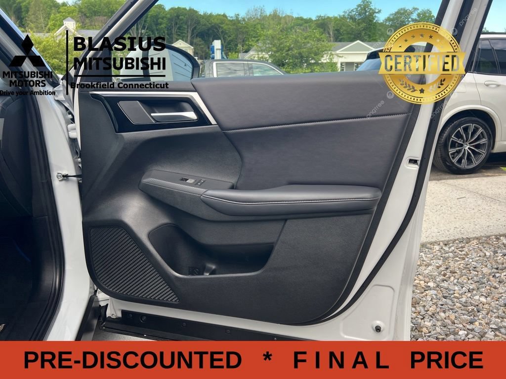 Used 2024 Mitsubishi Outlander 4WD Plug-In Hybrid image 40