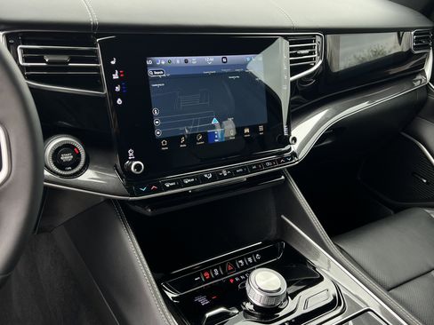 Used 2023 Jeep Wagoneer L 4WD w/ Rear Seat Video Group 1 image 21