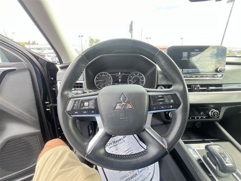 Used 2022 Mitsubishi Outlander SE image 14