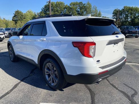 Used 2022 Ford Explorer XLT w/ Equipment Group 202A AWD/4WD image 4