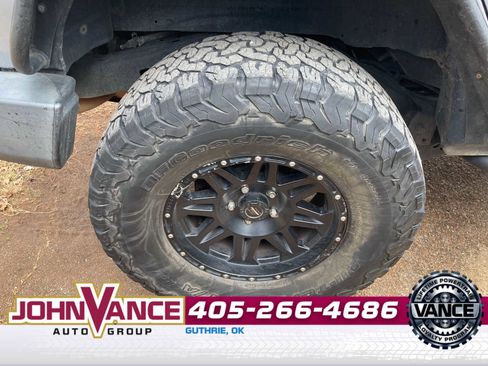 Used 2016 Jeep Wrangler Unlimited Rubicon w/ Connectivity Group image 9