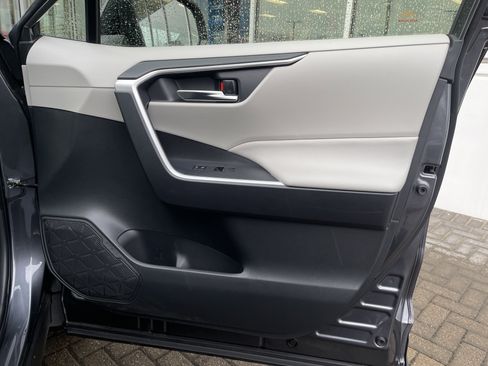 Used 2024 Toyota RAV4 XLE Premium image 36