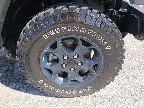 Used 2023 Jeep Gladiator Sport AWD/4WD image 14