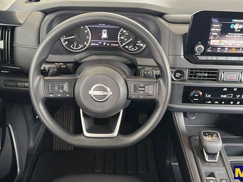 Used 2025 Nissan Pathfinder S AWD/4WD image 16