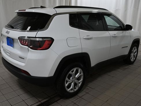 Used 2024 Jeep Compass Latitude image 12