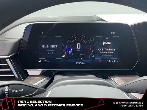 Used 2025 Chevrolet Suburban Premier RWD image 31